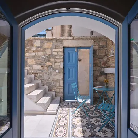 Retreat - The Arch Apartment