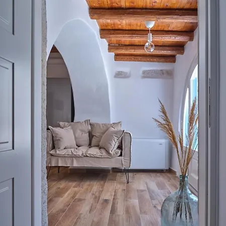 Retreat - The Arch * Páros