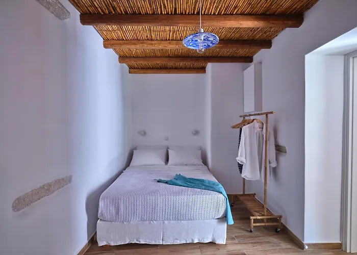 Retreat - The Arch Páros