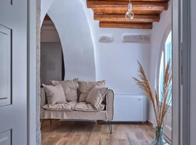 Retreat - The Arch * Πάρος